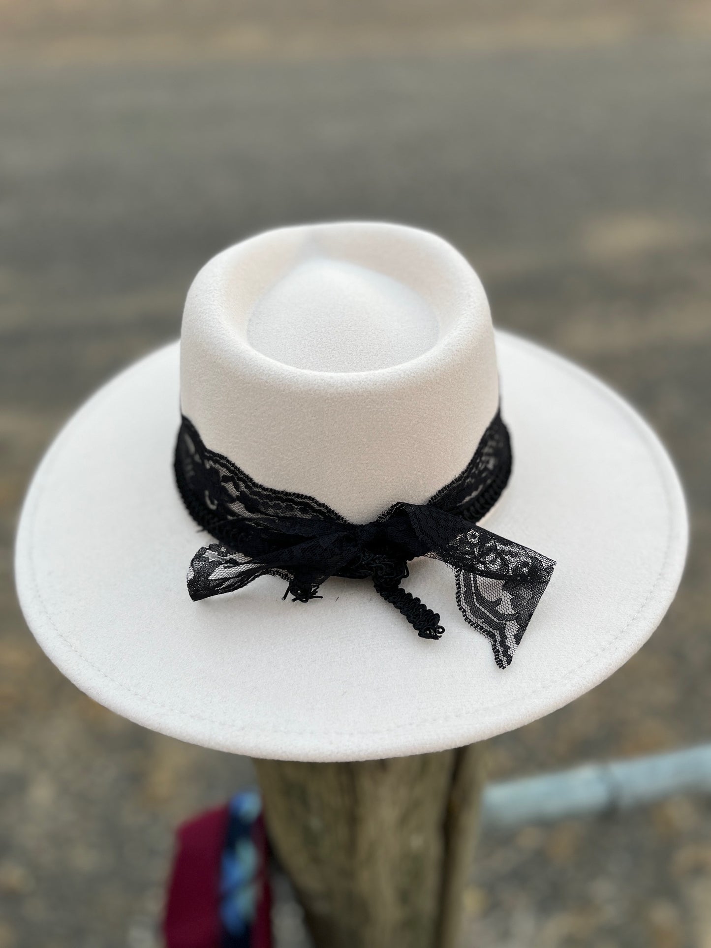 Ivory Hat w/ Lace Band